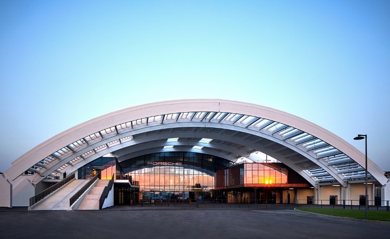 porsche_exp_6076_crop-1201x736-fe748d0