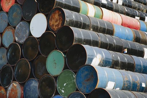 Petrolio: si accentua calo prezzi in attesa riunione Opec+ oggi