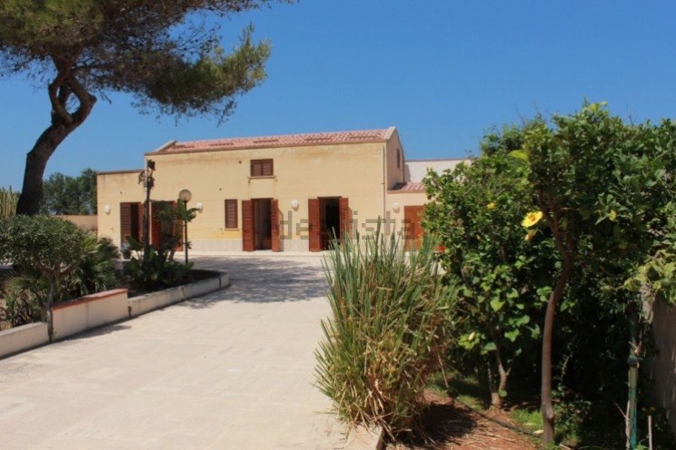 villa in sicilia sul mare