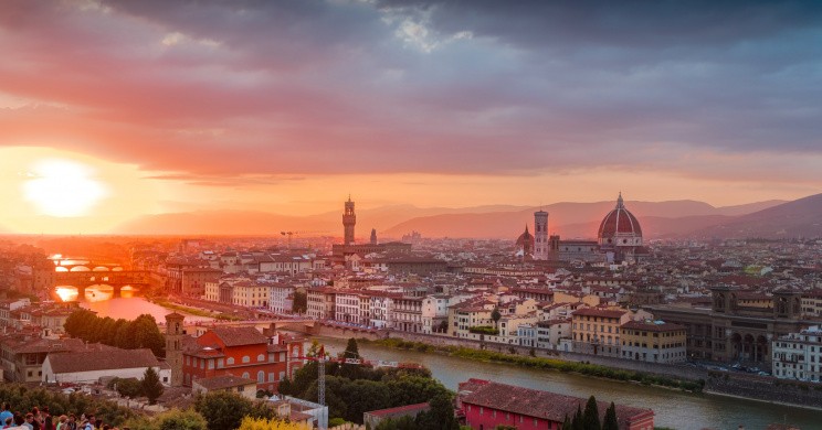 Sonnenuntergang über der Skyline von Florenz