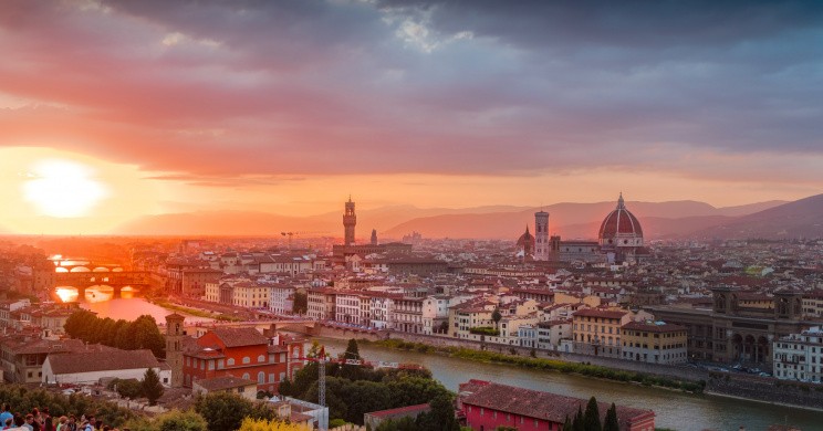 Sonnenuntergang über der Skyline von Florenz