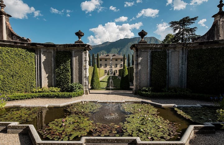 Der spektakuläre Eingang zur Villa