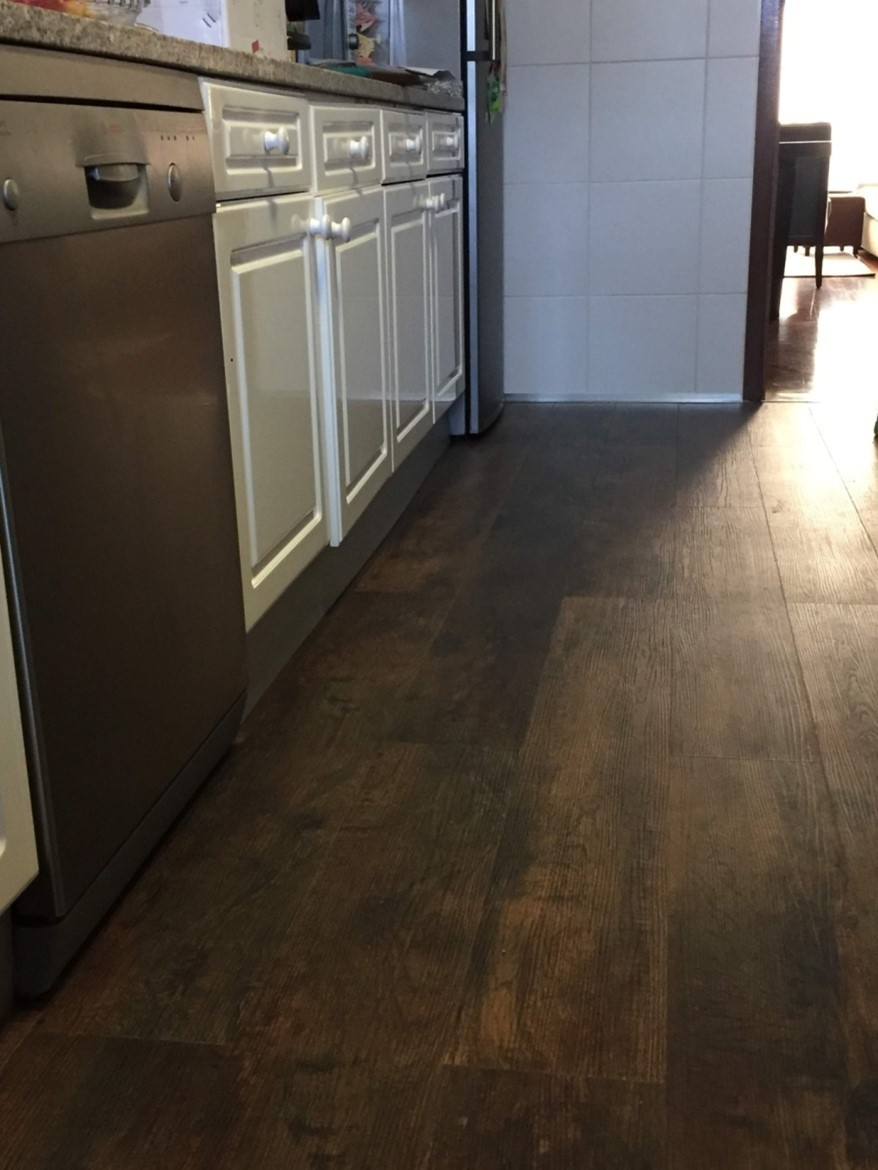 Cambiare i pavimenti in casa: come installarli in vinile