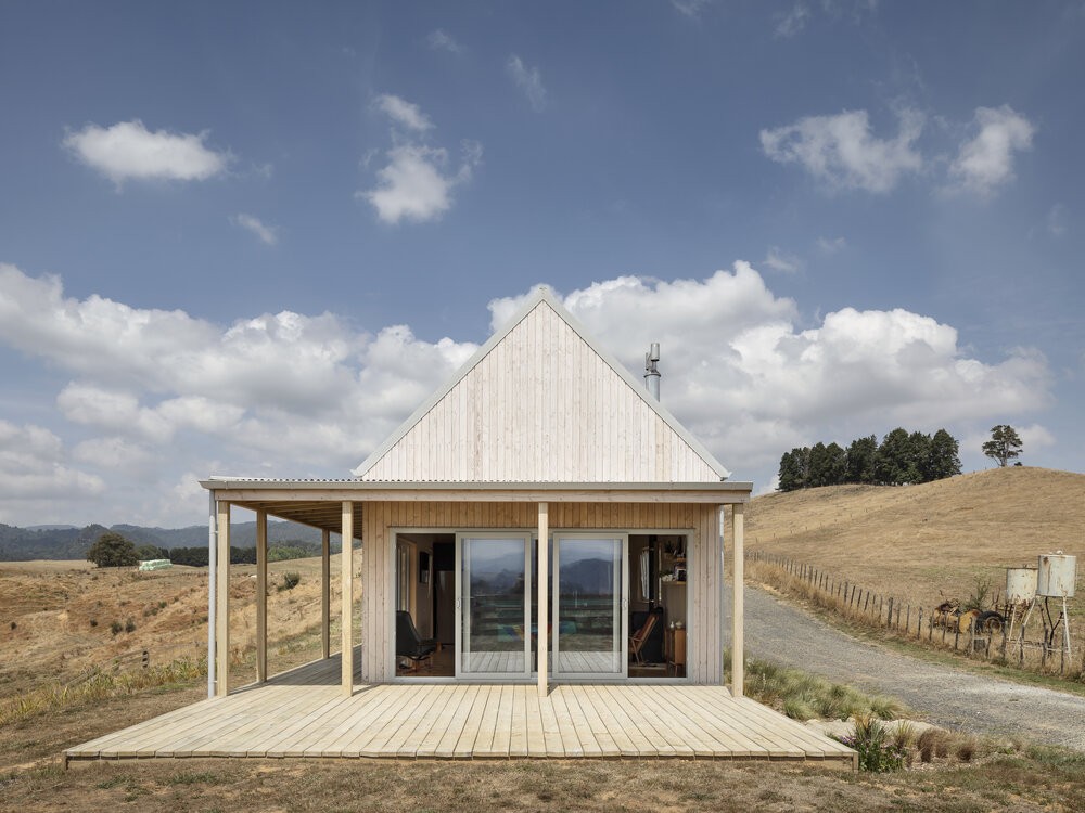 Una casa di campagna prefabbricata per ritrovare l'essenza della vita rurale