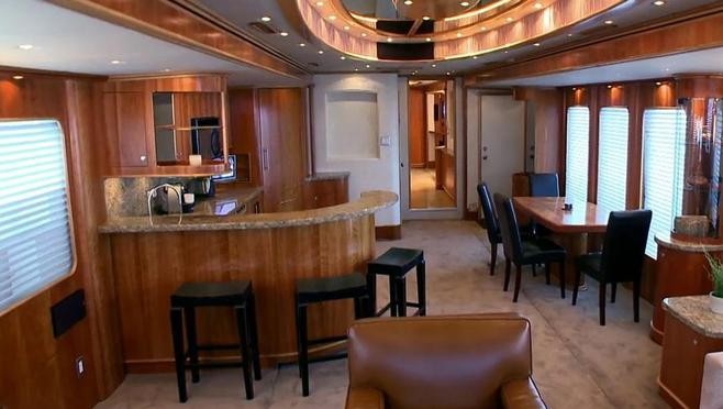 Lo spettacolare camper di Leonardo di Caprio è una vera e propria mini casa di lusso