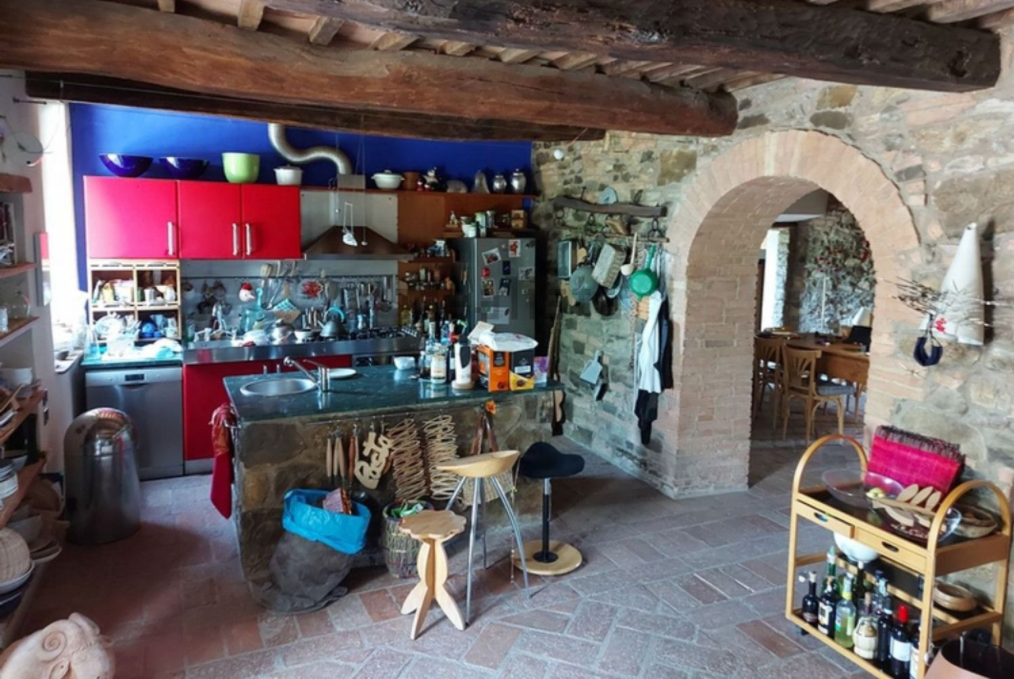 Questo casale con piscina in Umbria è in vendita all’asta su idealista