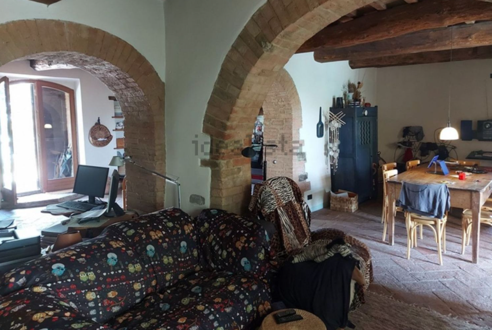 Questo casale con piscina in Umbria è in vendita all’asta su idealista