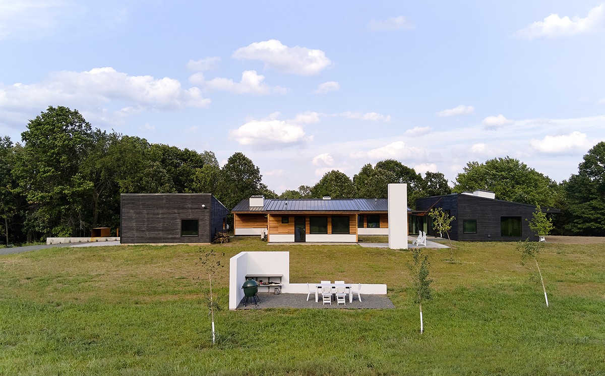 Una spettacolare casa di ispirazione giapponese circondata dalla natura