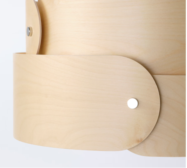 La lampada di Ikea in legno per il soffitto che puoi usare anche per il tavolo da pranzo