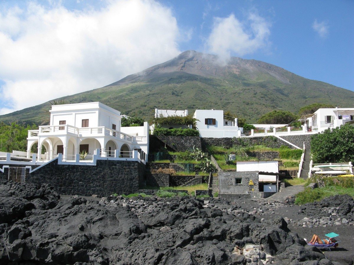 Apesar do vulcão ativo, Stromboli tem alguns habitantes