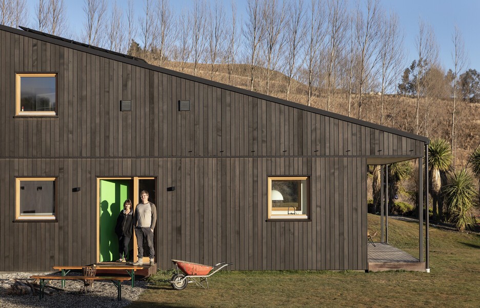 E' costruita con pannelli in legno