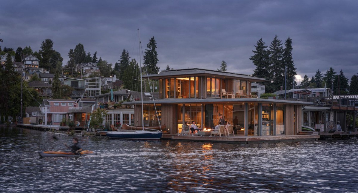 Una casa prefabbricata e galleggiante di due piani