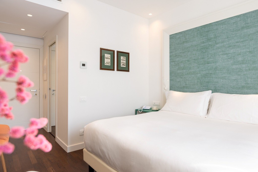 superior_room_credits_alessandro_della_savia