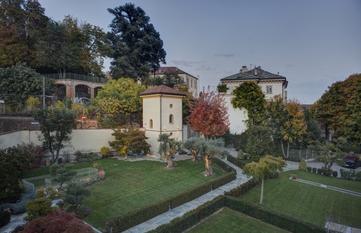 La ristrutturazione di una villa d'epoca trasformata in uno spazio moderno e tecnologico