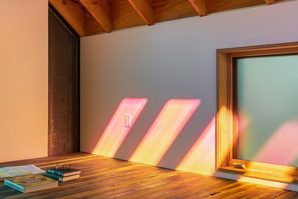 La luce si riflette all'interno della casa