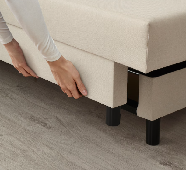 Il divano a tre posti di Ikea che si trasforma in letto a due piazze