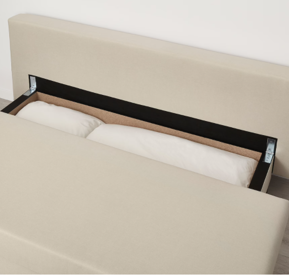 Il divano a tre posti di Ikea che si trasforma in letto a due piazze