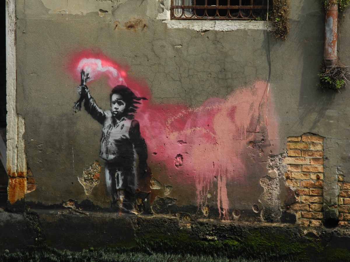 Prolungata fino a maggio la mostra su Banksy a Milano Centrale