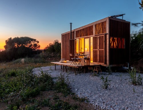 Prefabricated house for living in the Italian countryside.