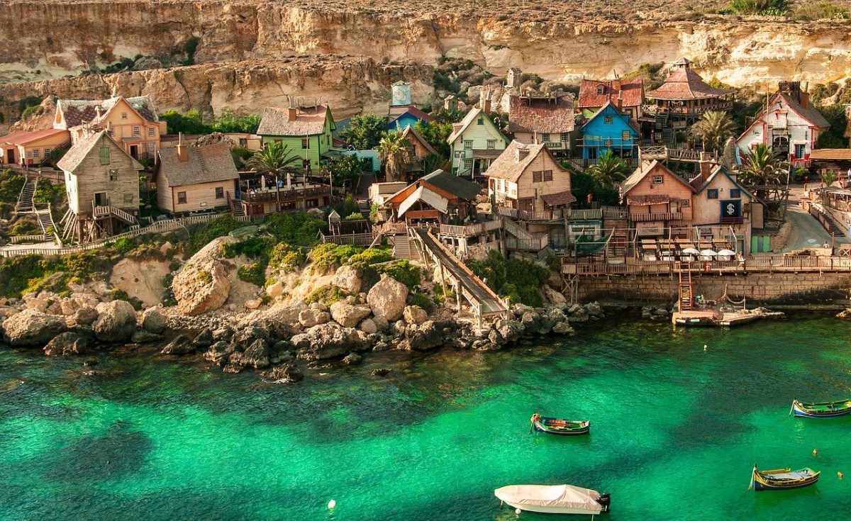 Alla scoperta del Popeye Village di Malta, il borgo più bello del mondo