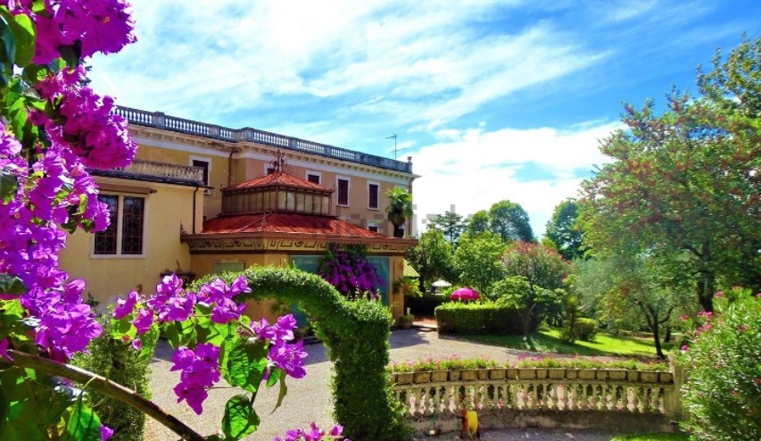 Hotel in vendita sul lago di Garda