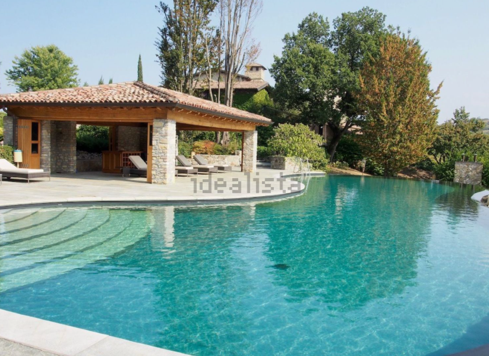 In vendita un piccolo borgo emiliano tra le colline piacentine per 9 milioni di euro