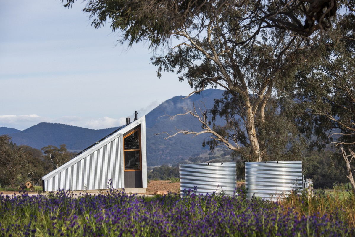 Una casa prefabbricata moderna e sostenibile