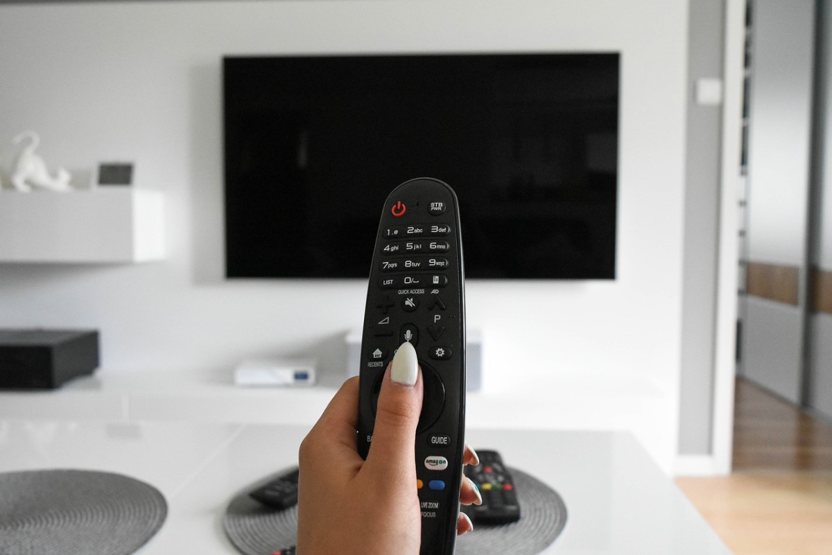 Switch off nuova tv digitale, cosa cambia dall'8 marzo per vedere i canali