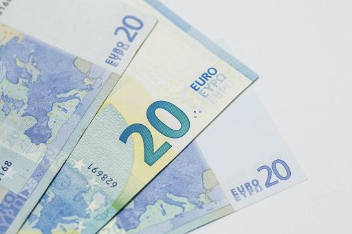 Istat: in 2021 cala propensione risparmio ma sale reddito famiglie