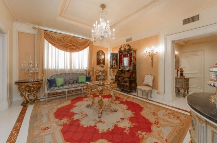 In vendita un palazzetto storico gioiello di eleganza nel cuore di Roma per 8,2 milioni
