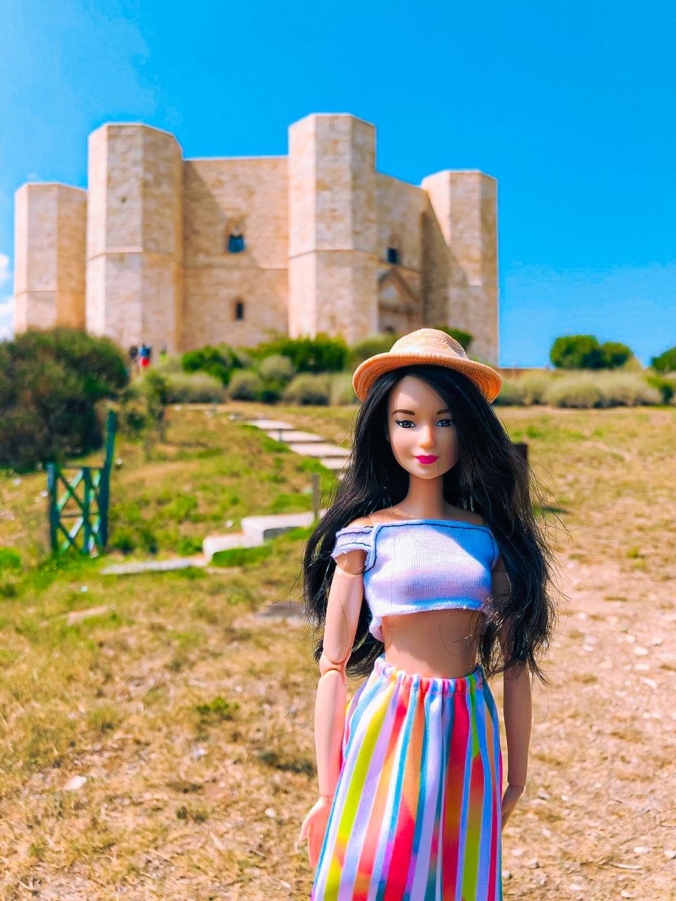 barbie_in_town_castel_del_monte_06