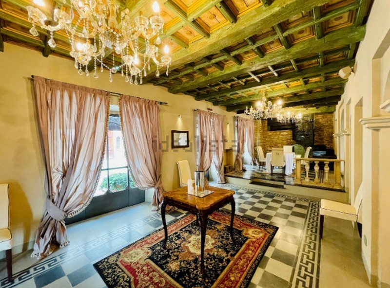 In vendita un palazzo d'epoca in uno dei borghi più belli d'Italia in Piemonte