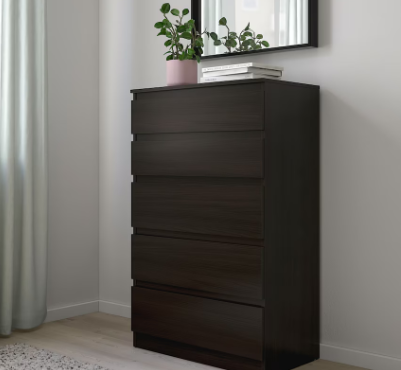 La cassettiera di Ikea versatile e facile da montare per dare nuova vita alla camera da letto
