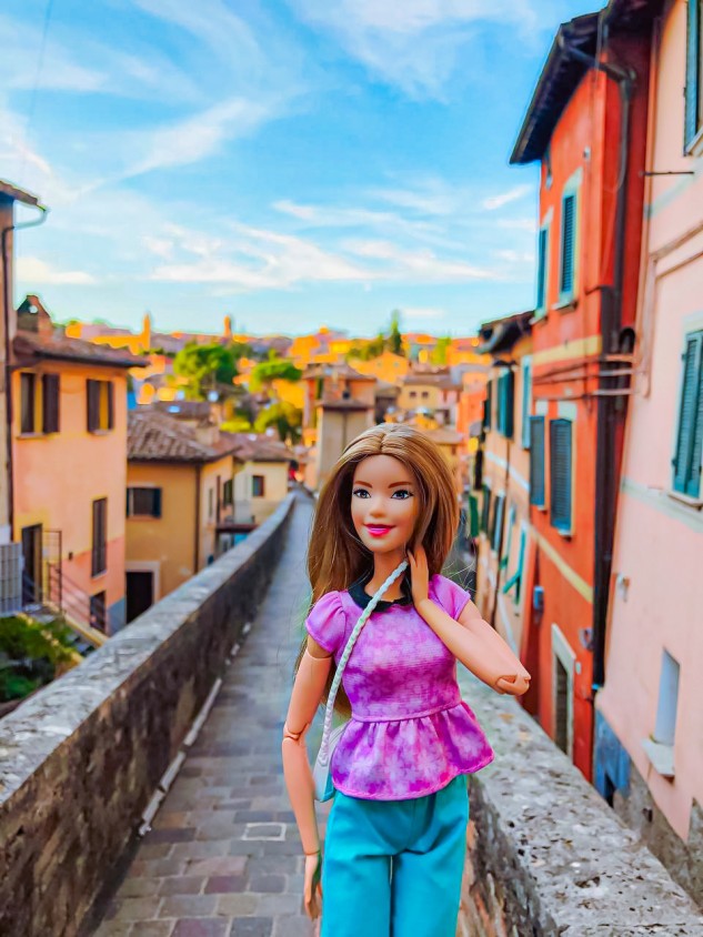 Barbie in Town visits Perugia