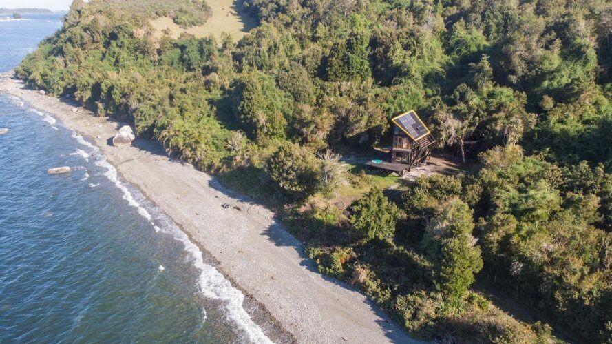 Si trova sulla costa