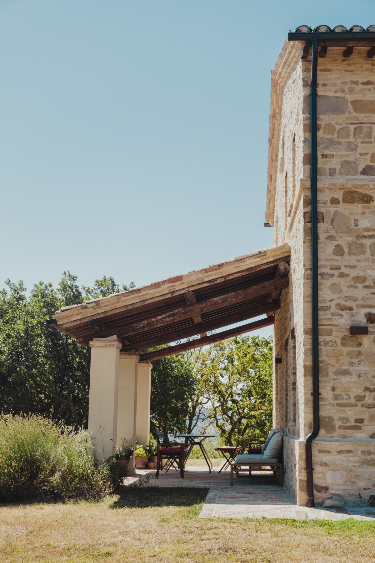 Portico o Pergolato? Come scegliere l'opzione giusta per la tua casa