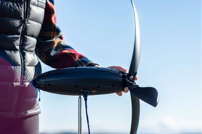 L'Aerogeneratore Shine in funzionamento