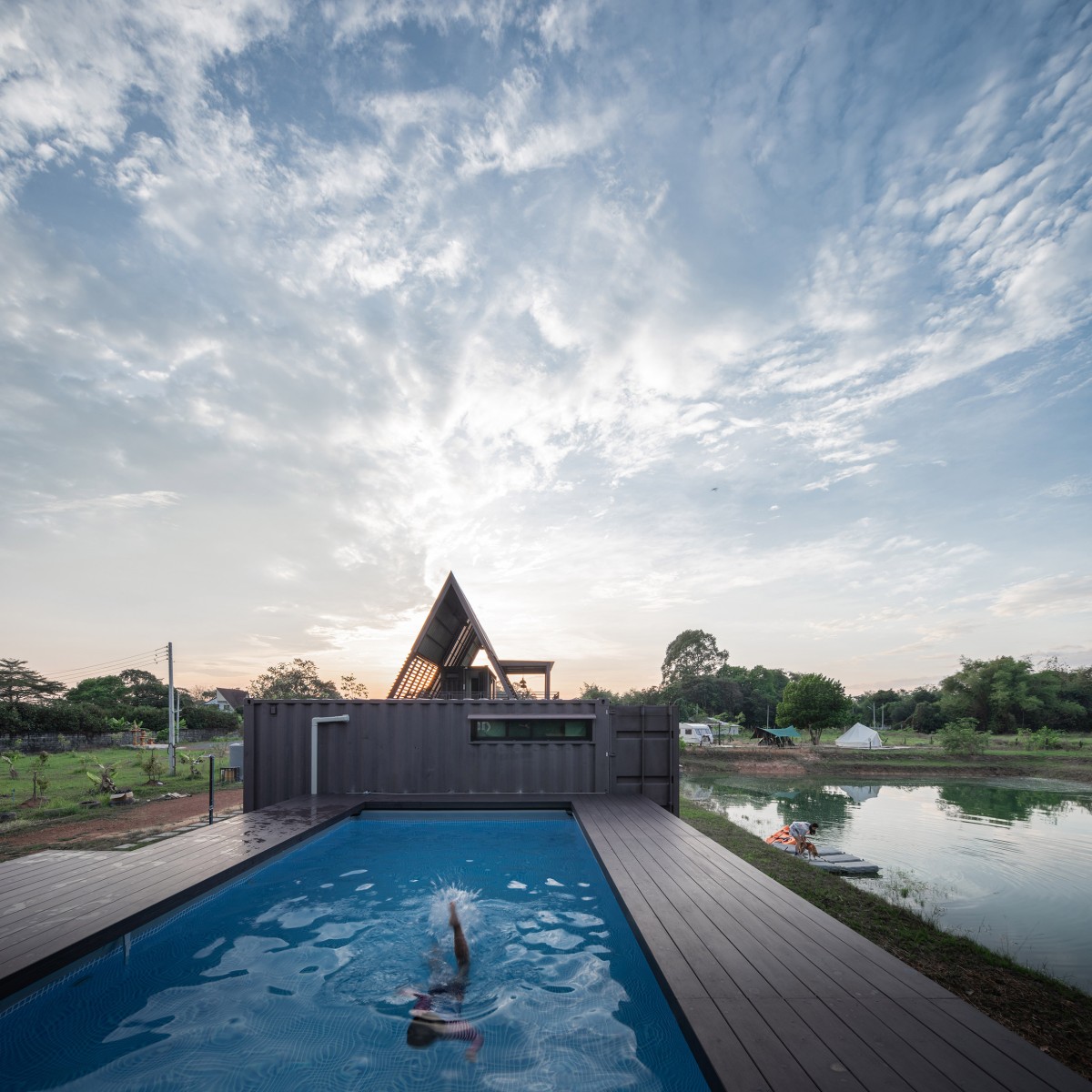 La piscina di The Container Cabin