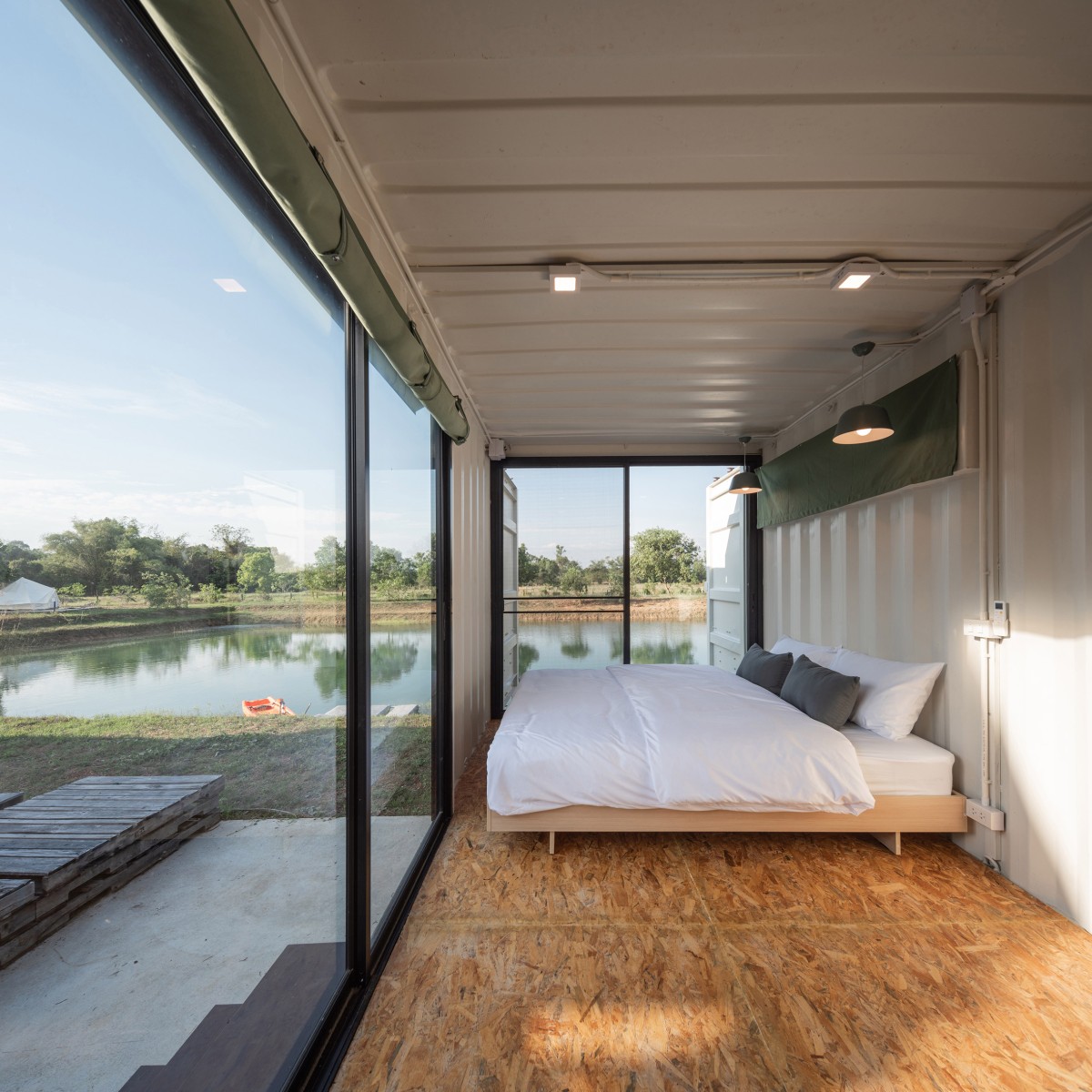 La camera da letto di The Container Cabin