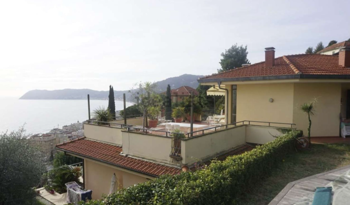 In vendita all’asta una villa vista mare ad Alassio, si parte da 656mila euro