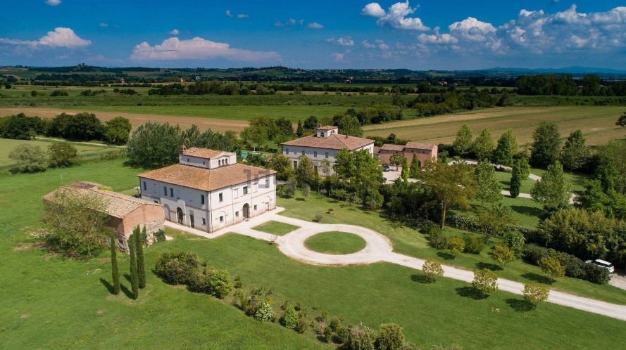 Una villa storica ristrutturata a Montepulciano in vendita per 2,18 milioni