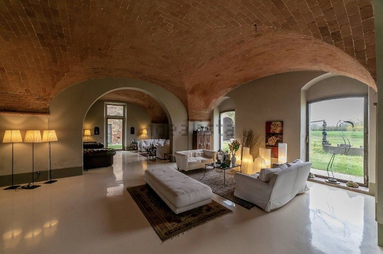 Una villa storica ristrutturata a Montepulciano in vendita per 2,18 milioni