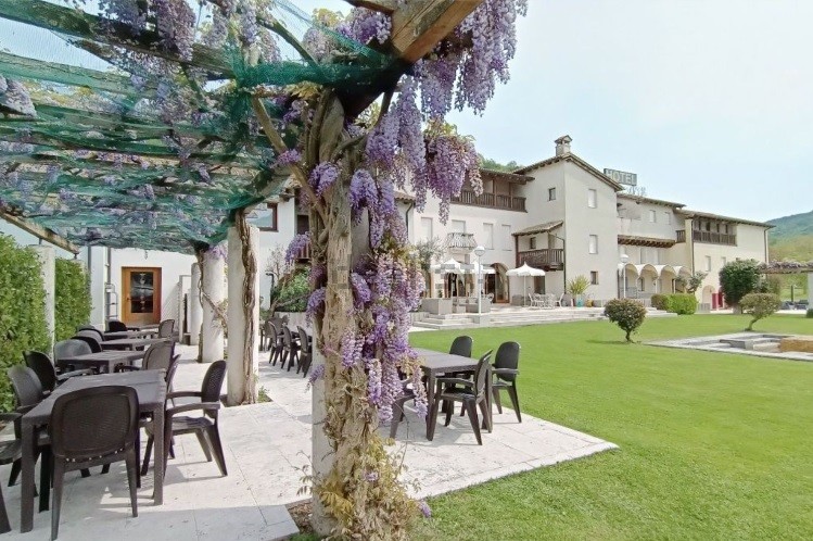 Un hotel immerso tra le colline del Prosecco in vendita per 1,85 milioni