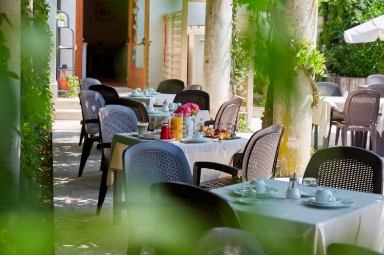 Un hotel immerso tra le colline del Prosecco in vendita per 1,85 milioni