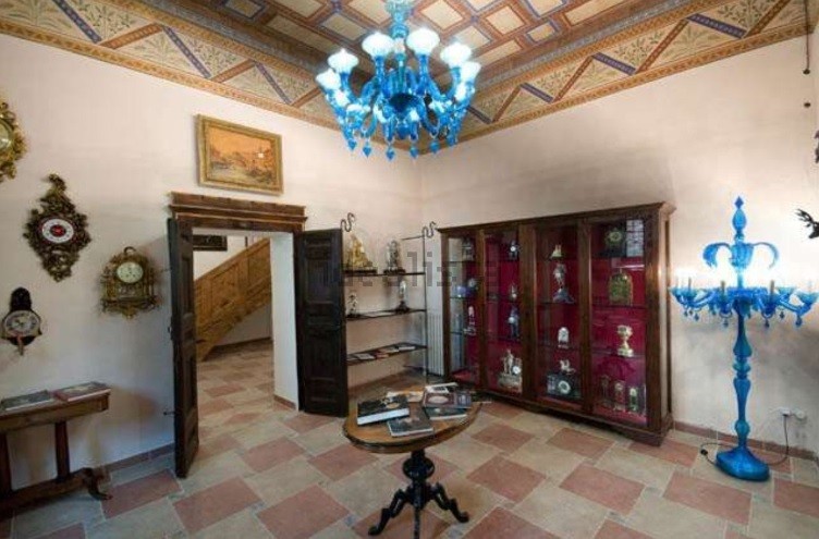 Un castello del XII secolo con parco e piscina in vendita a Perugia per 16 milioni
