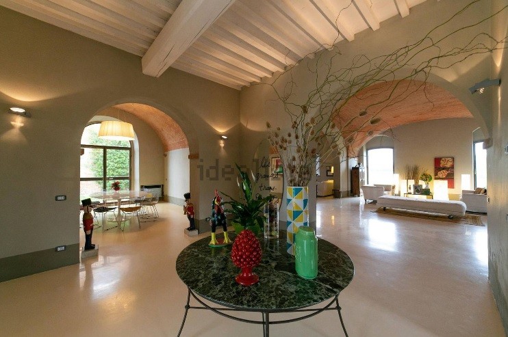 Una villa storica ristrutturata a Montepulciano in vendita per 2,18 milioni