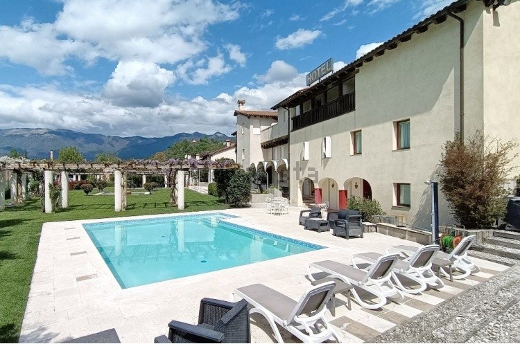 Un hotel immerso tra le colline del Prosecco in vendita per 1,85 milioni