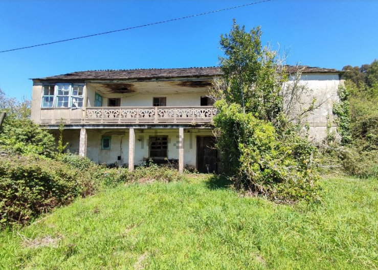 Un villaggio in vendita in Galizia