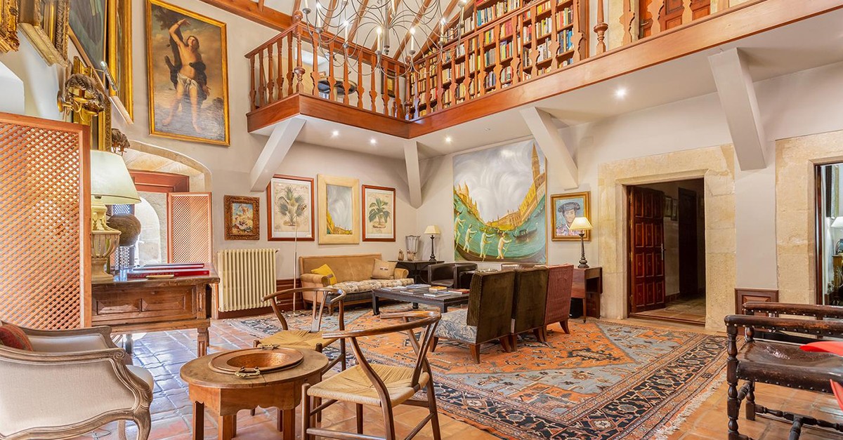 In vendita a 2,5 milioni un palazzo del XVI secolo unico al mondo in un paesino spagnolo