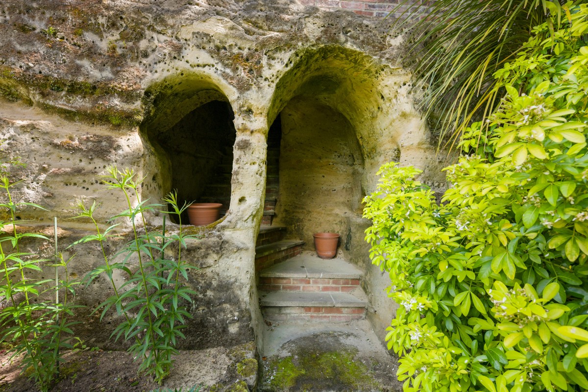 A Nottingham si vende una casa di lusso con caverna privata per sfuggire al caldo